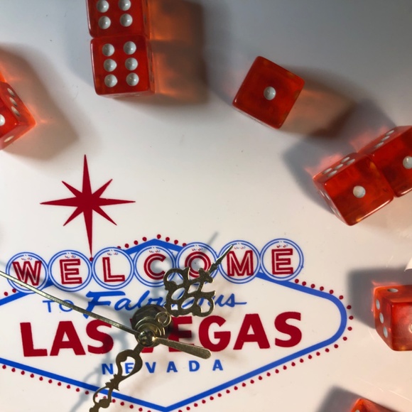 Vintage White Acrylic Las Vegas Dice clock  9x9 “ - Picture 4 of 9